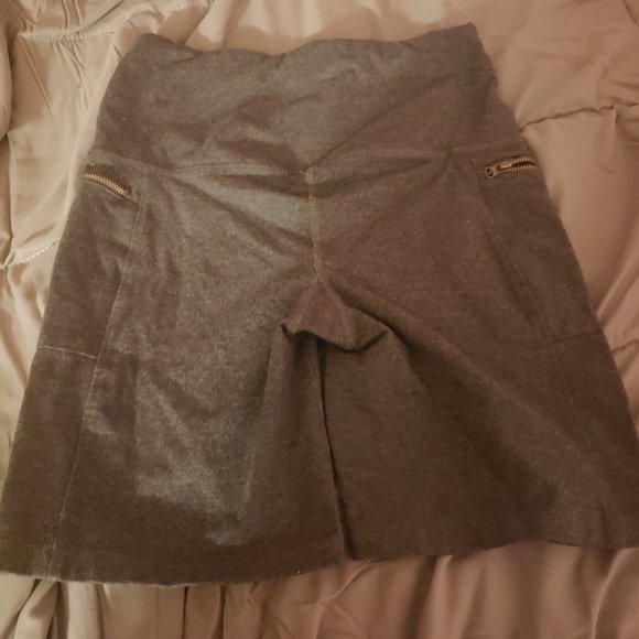 clothes - Picture 3 of 16